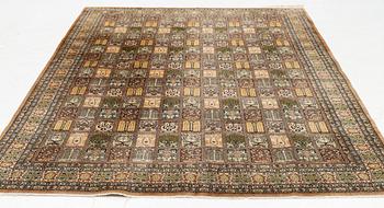 Matta, silke, ca 300 x 210 cm.