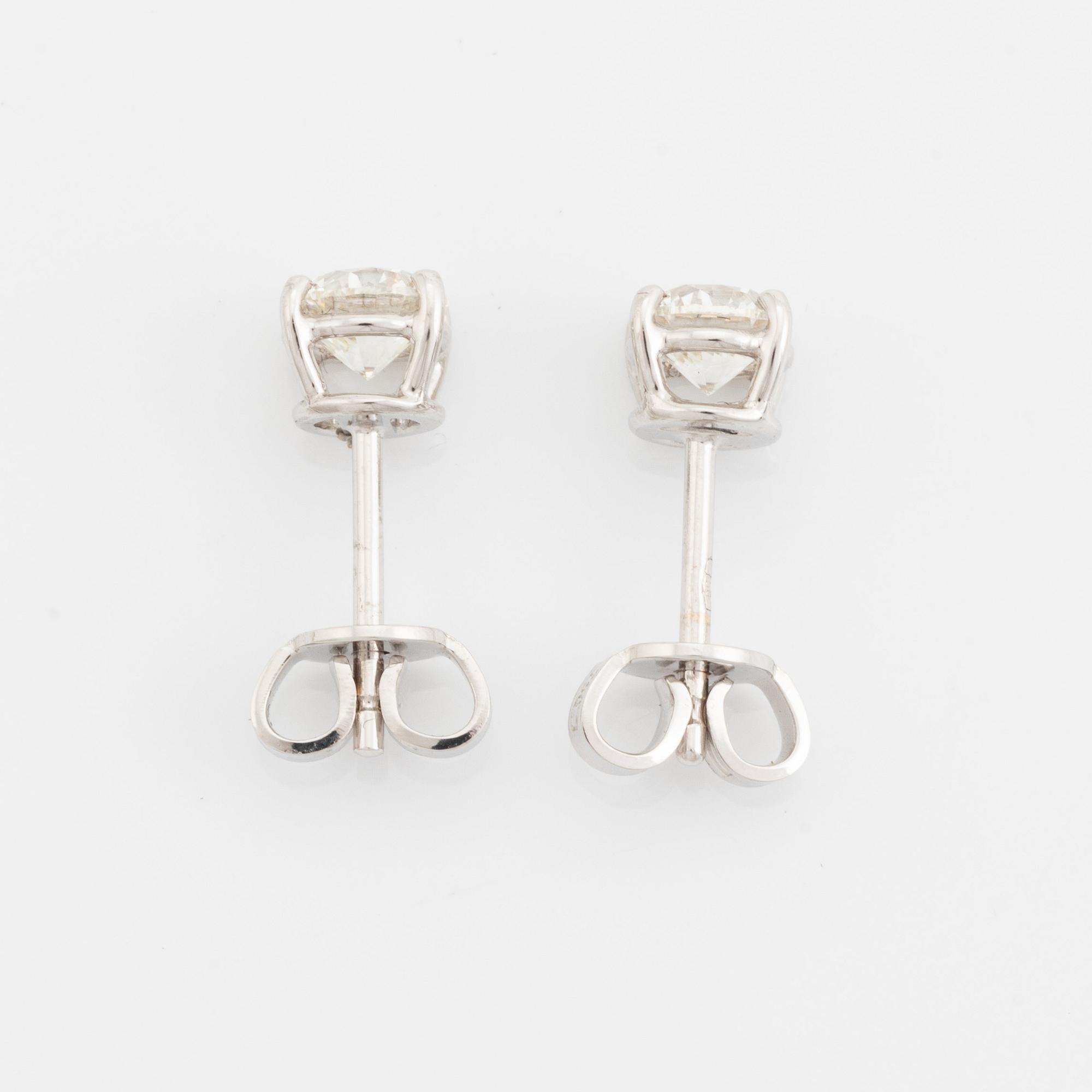 Brilliant cut diamond stud earrings, with IGI report.
