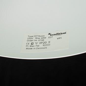 TAKLAMPOR, ett par "Flower Pot" Verner Panton. Modellen formgiven 1968.