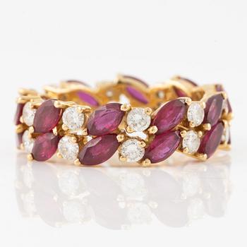 Ring, 18K gold with cushion-cut rubies and brilliant-cut diamonds.