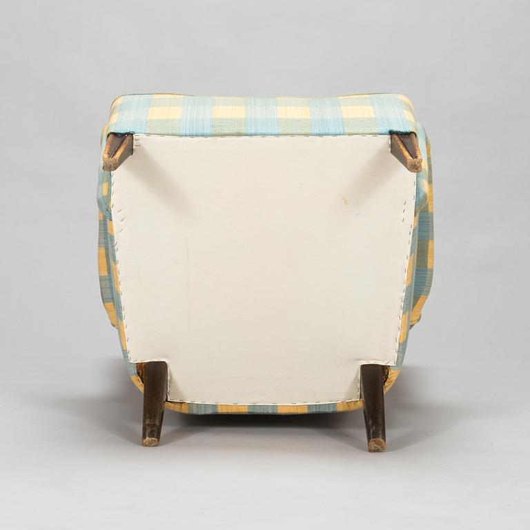 A 1950's arm chair.