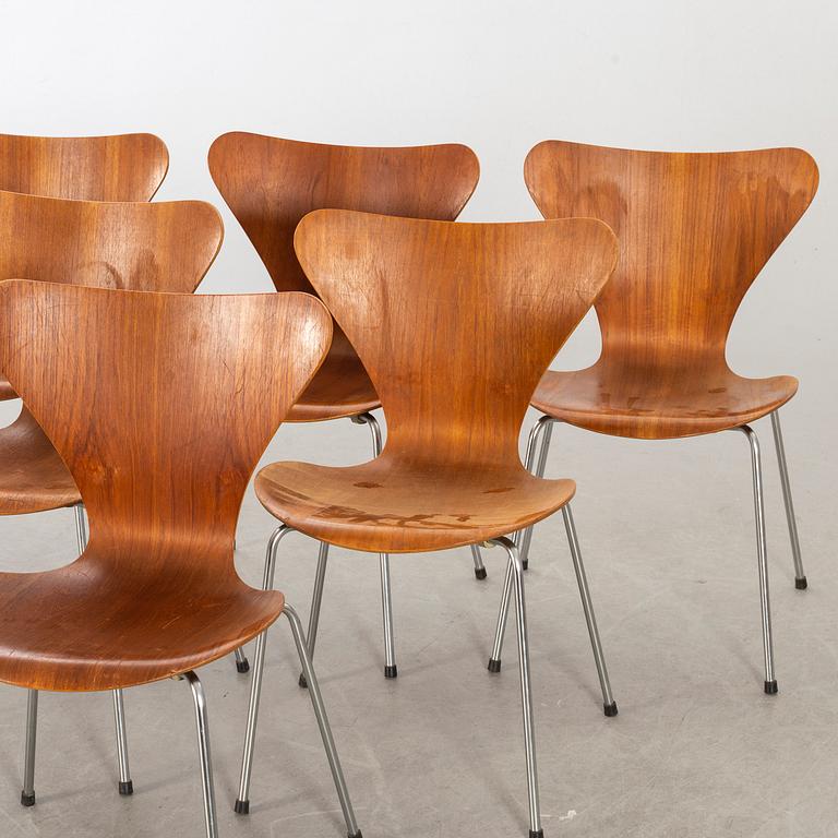 ARNE JACOBSEN, a set of six sjuan chairs.