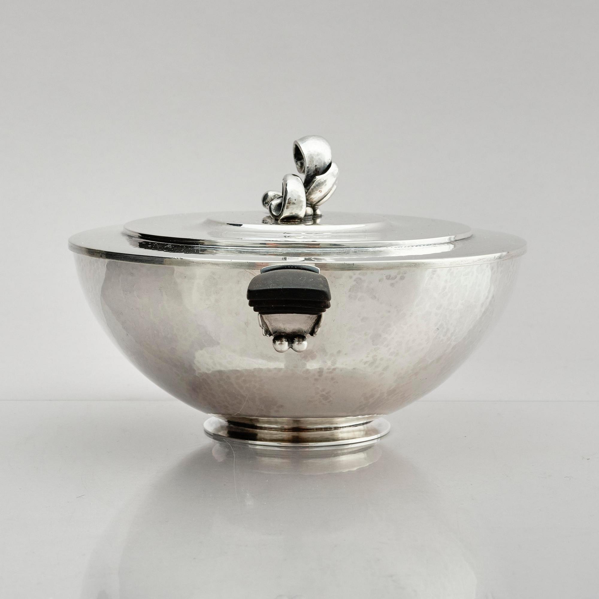 Georg Jensen, a sterling silver tureen with lid, model no 547A, design by Harald Nielsen, Copenhagen 1925-1932.