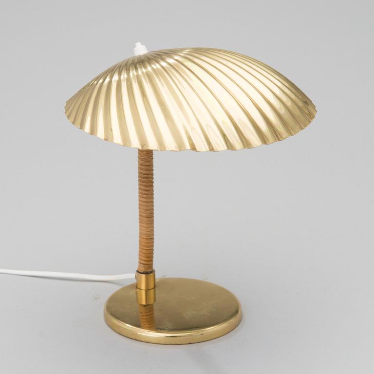 PAAVO TYNELL, A DESK LAMP. A shell.  Manufactured by Taito Oy. Designed in 1938/39.