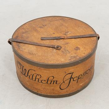 Cake Box "Wilhelm Jepsson" Early 20th Century Russia/France.