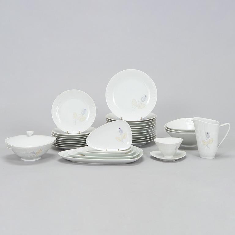 32-piece porcelain dinner service, Hutschenreuther, Germany.