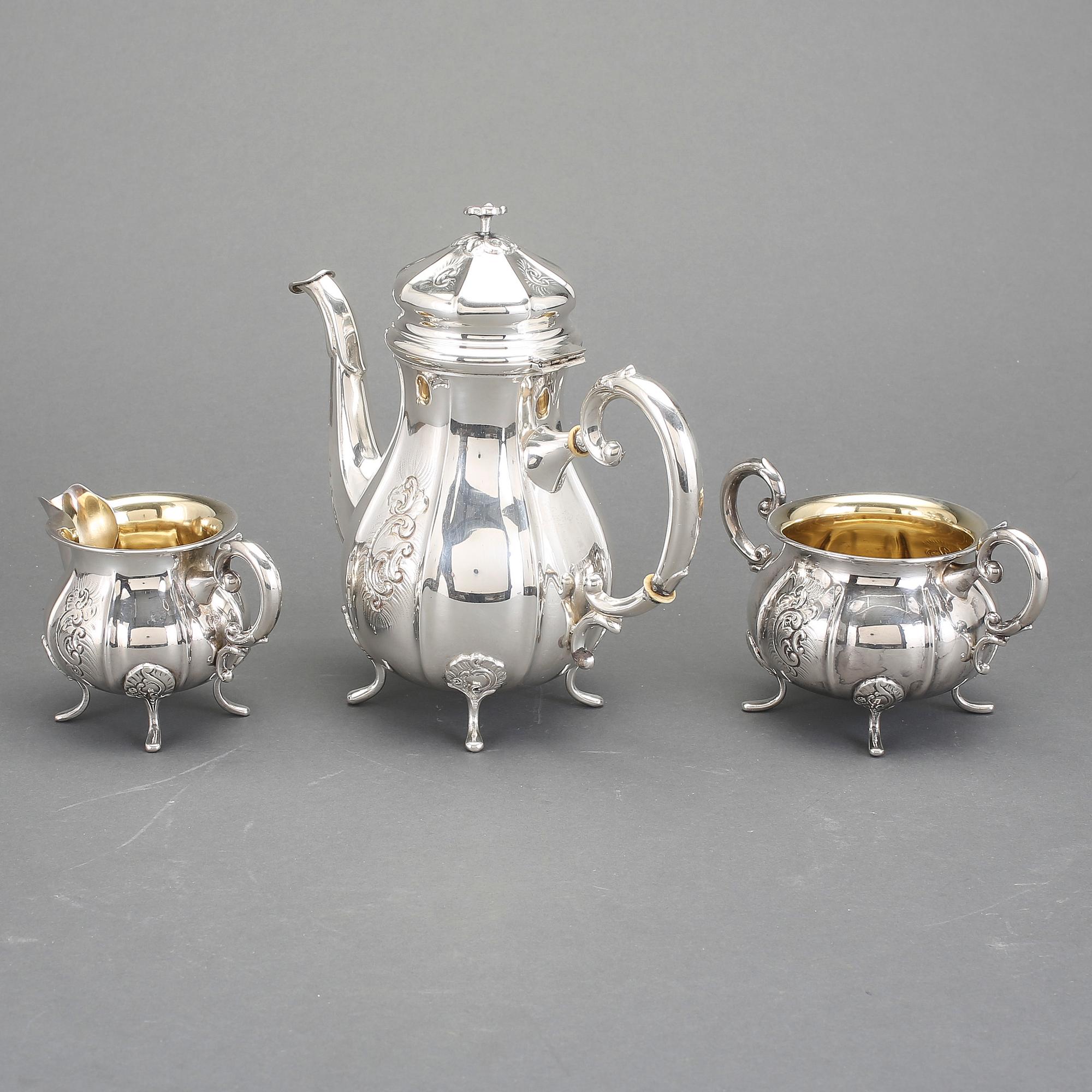 KAFFESERVIS, 3 delar, silver, rokokostil, svenska importstämplar. Total vikt ca 969 gram.