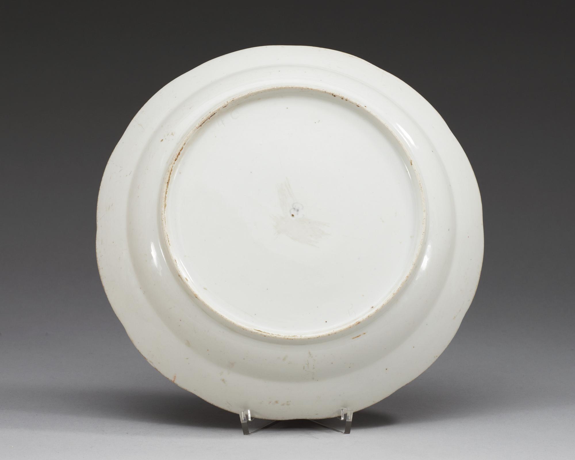 A Russian serving dish, Imperial porcelainmanufactory, period of Catherine the Great.