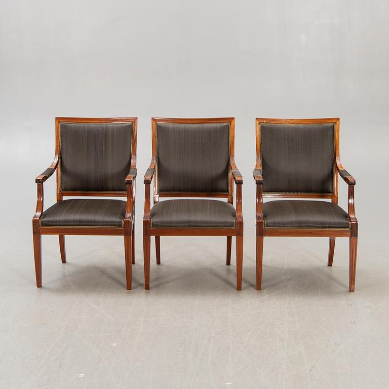 Karmstolar, 3 st  Gustaviansk stil, 1900-talets första hälft.