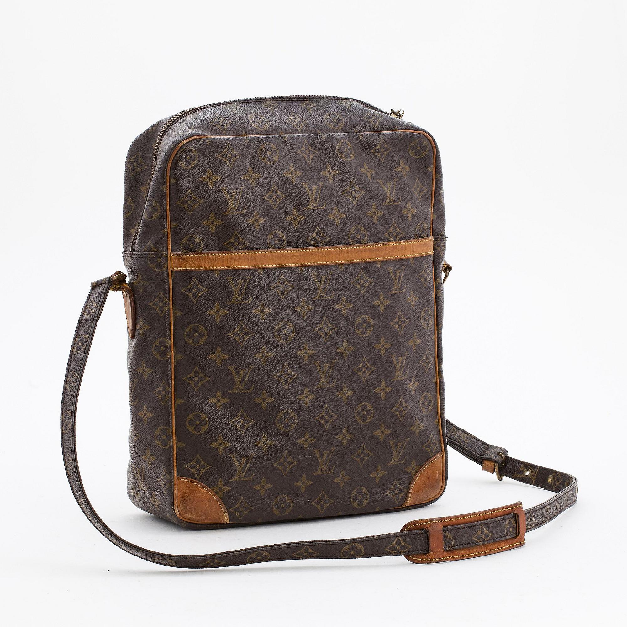 VÄSKA, Louis Vuitton, "Besace GM".