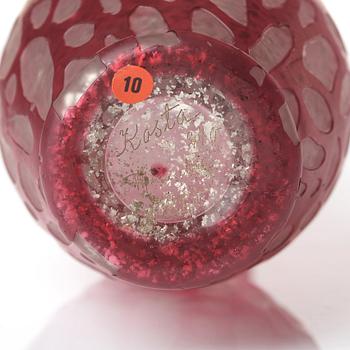 Gunnar Wennerberg, an Art Nouveau cameo glass vase, Kosta 1900-1902.
