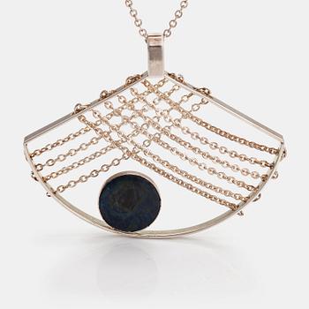 Elis Kauppi, A sterling silver neckalce with a spectrolite. Kupittaan kulta, Turku.