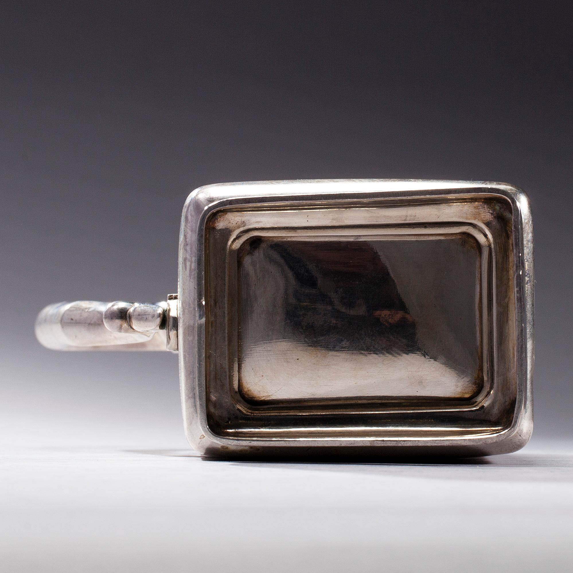 KANNA, silver 950, J. Aimé, Frankrike efter 1838. Vikt 555,8 g.