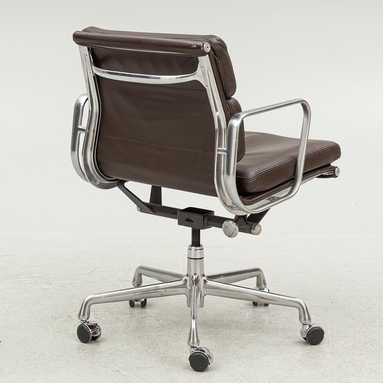 Charles & Ray Eames, skrivbordsstol, "Soft Pad Chair EA 217", Vitra.