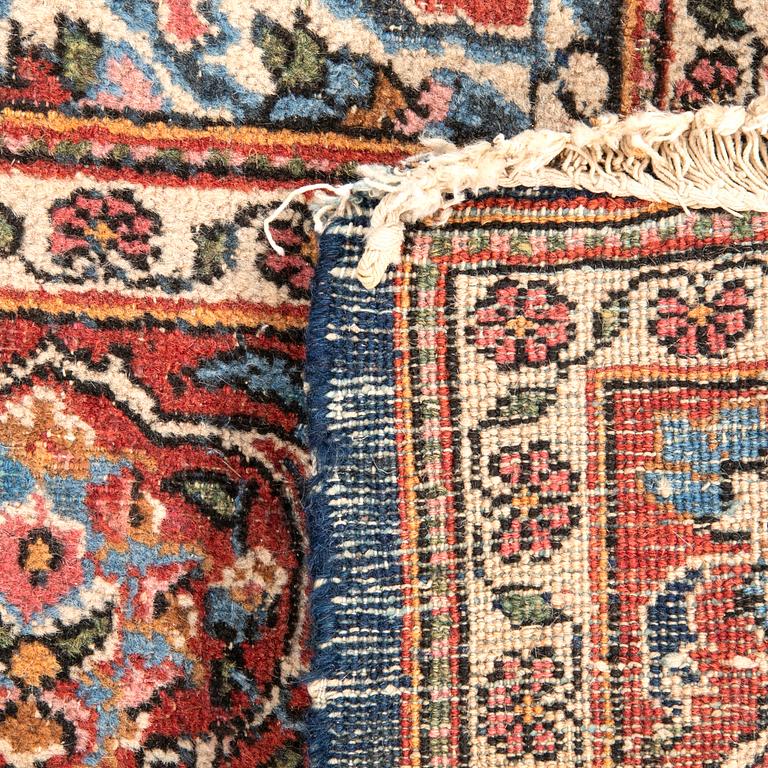 A semiantique Kashan carpet ca 200x136 cm.