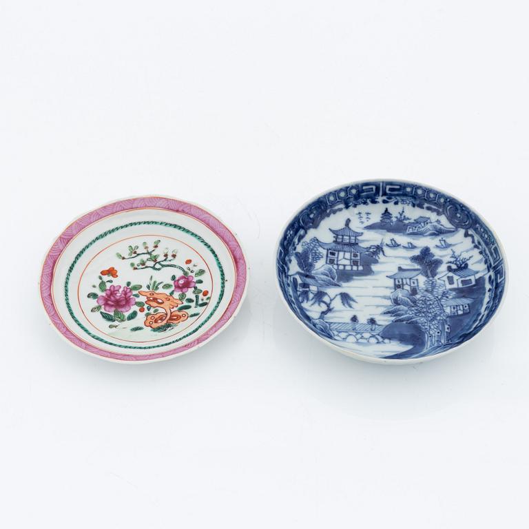 Kruka, skål, samt två fat, porslin. Kina, Qingdynastin, 1800-tal.