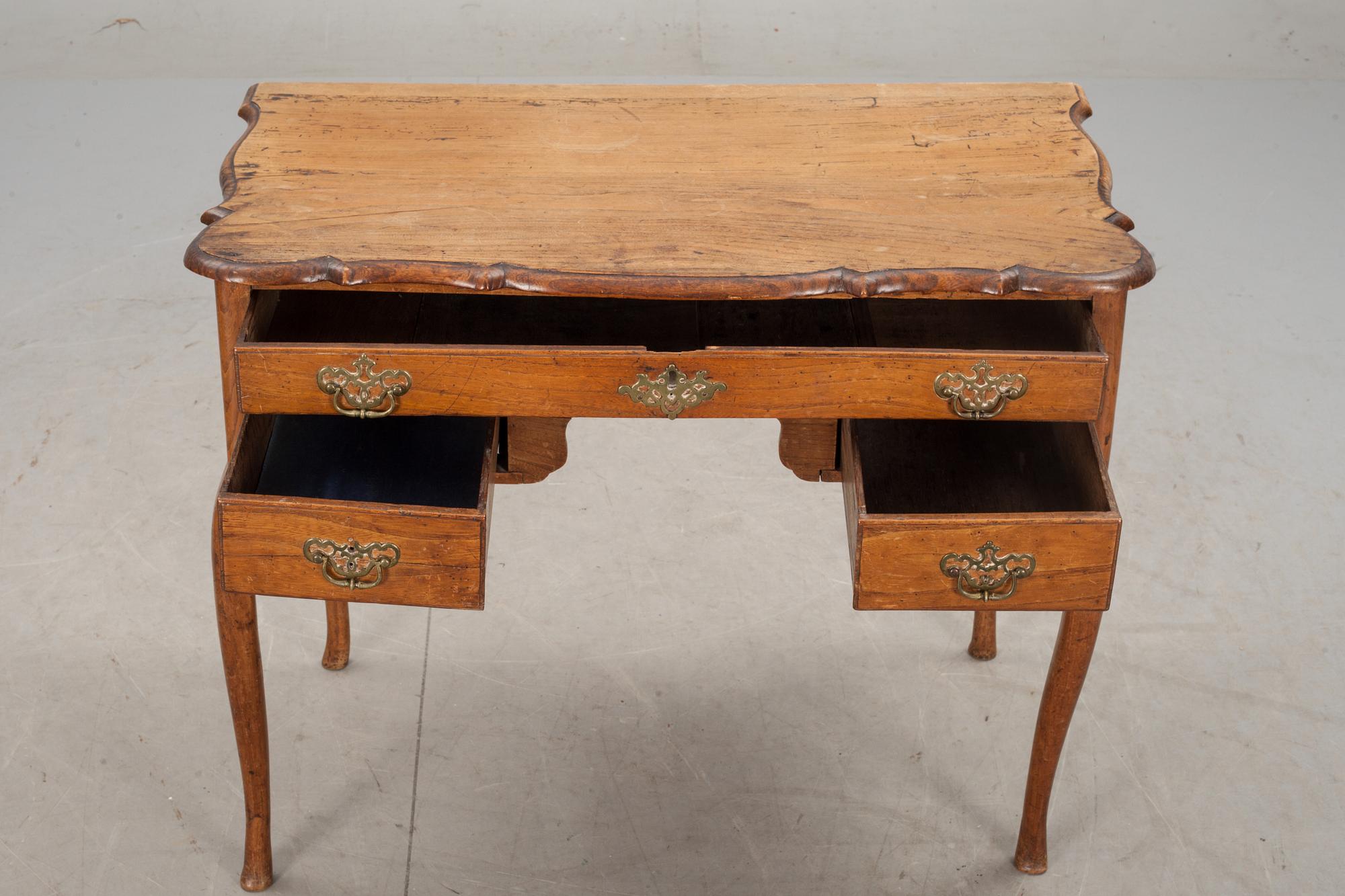 DAMSKRIVBORD, 1800-tal.