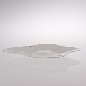 ALVAR AALTO, GLASS SCULPTURE, 4 PIECES. The Aalto Flower. Signed Alvar Aalto, the lower dish numbered 19/1986. Iittala.
