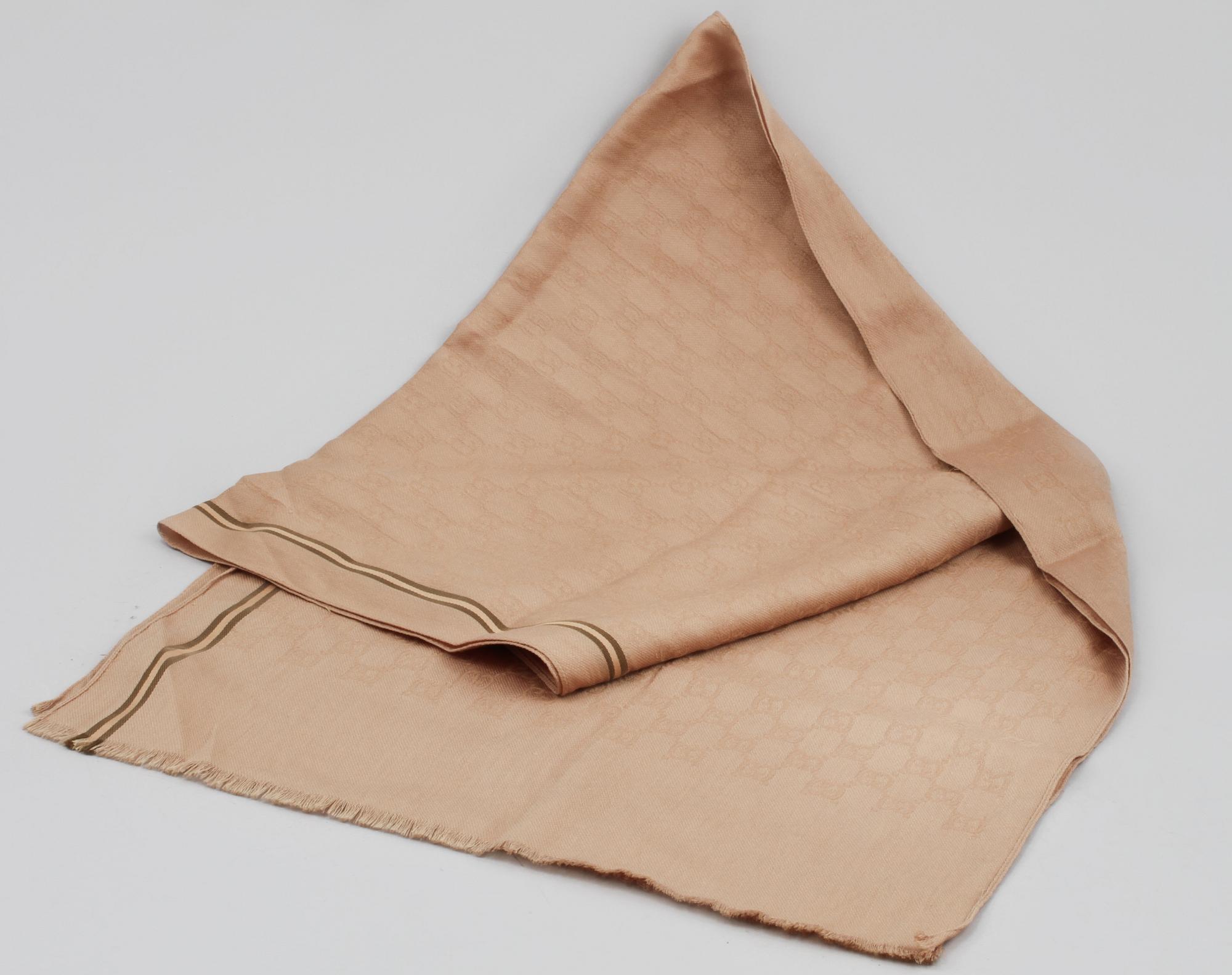 SCARF, Gucci.