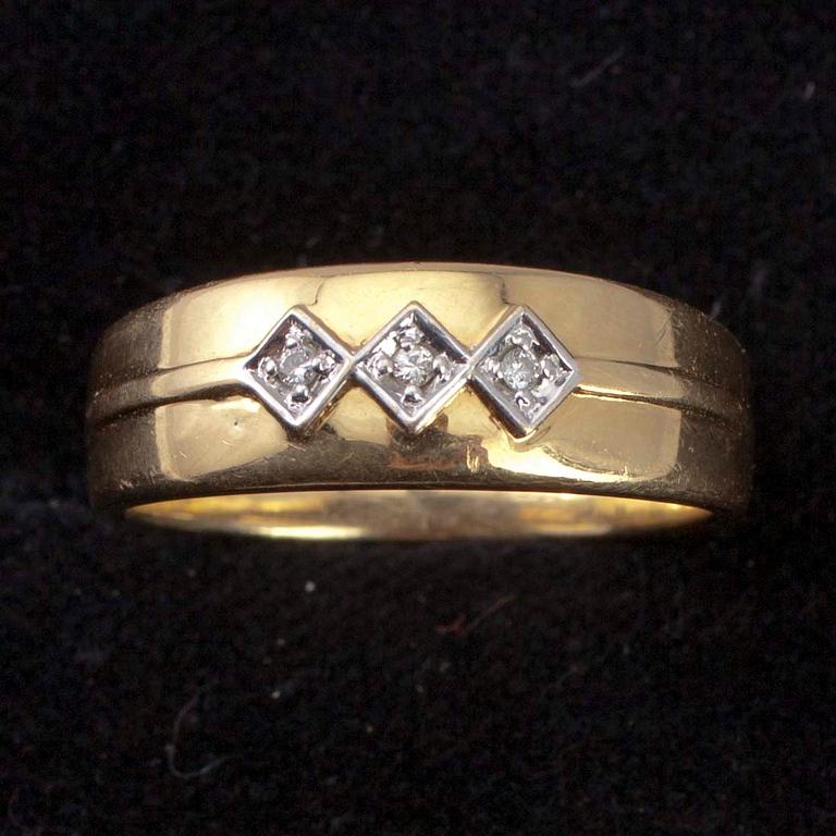 RING, guld 18K samt diamanter tot. ca 0,05 ct. Tot. vikt ca 6,5 g.
