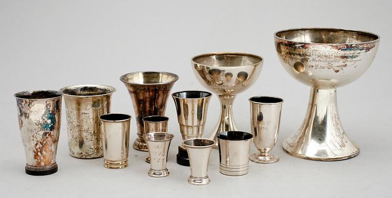 BÄGARE OCH POKALER, 12 st, silver, 1800-/1900-tal. Vikt ca 700 g.