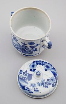 LOCKPOKAL på fot, porslin, Kina, Kangxi 1662-1722.