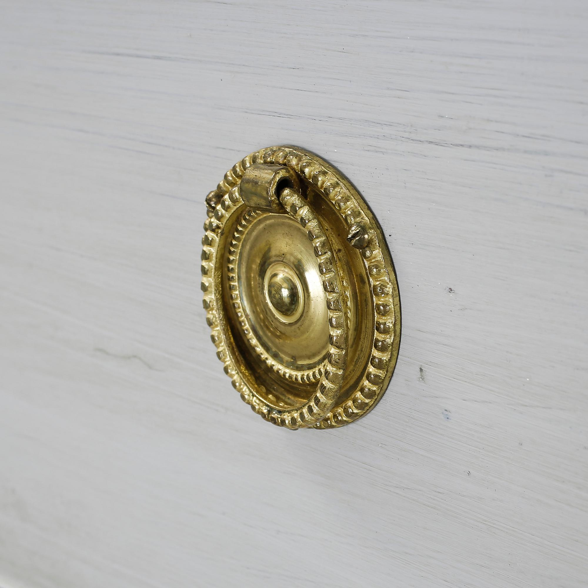 BYRÅ, gustaviansk stil, 1900-talets första hälft.