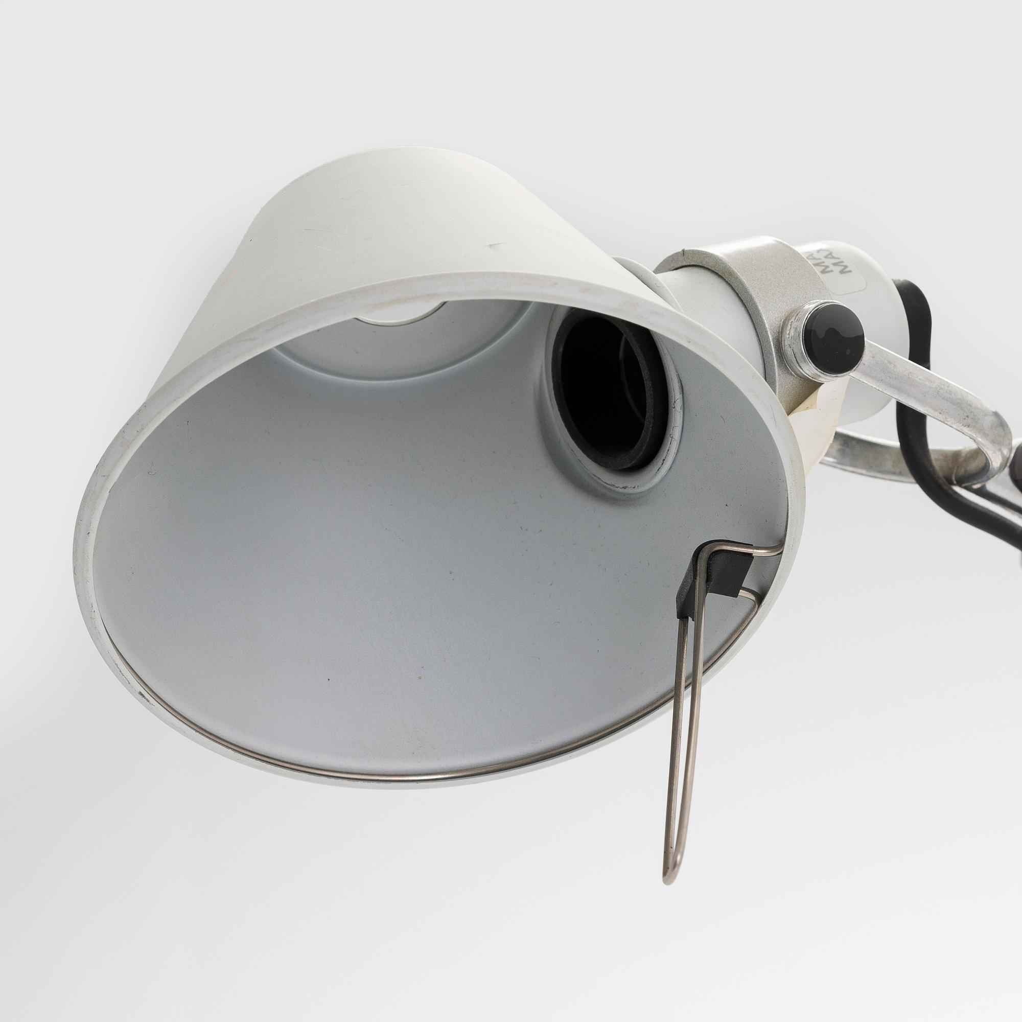 Michele De Lucchi & Giancarlo Fassina, pöytävalaisin, "Tolomeo, micro", Artemide, Italia 2000-luku.