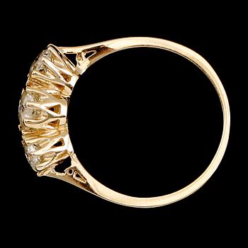 RING, 14 k guld, 3 briljantslipade diamanter tot ca 1.05 ct.
