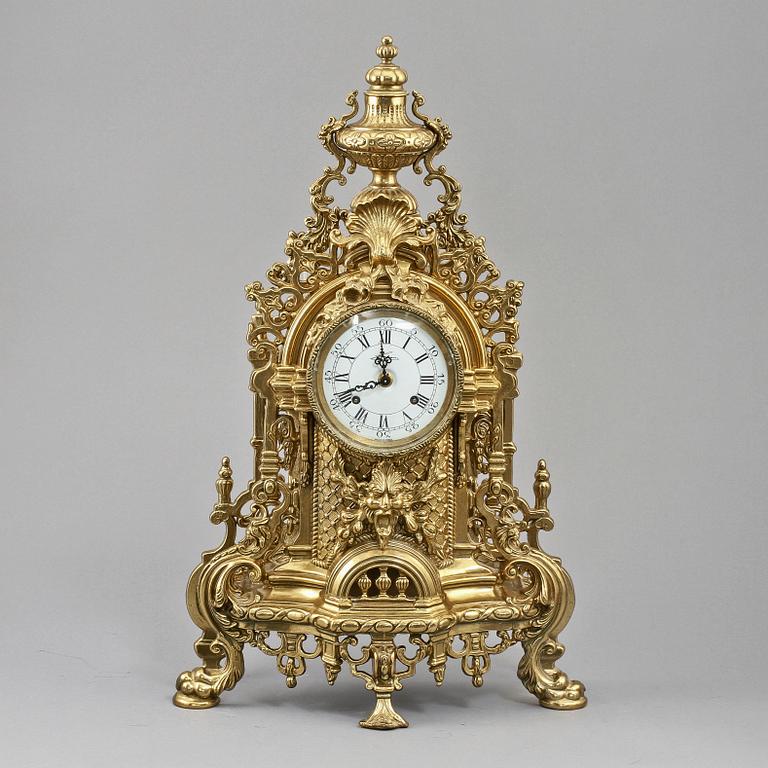 GARNITYR, 3 delar, gulmetall, Louis XVI-stil, 1900/2000-tal.