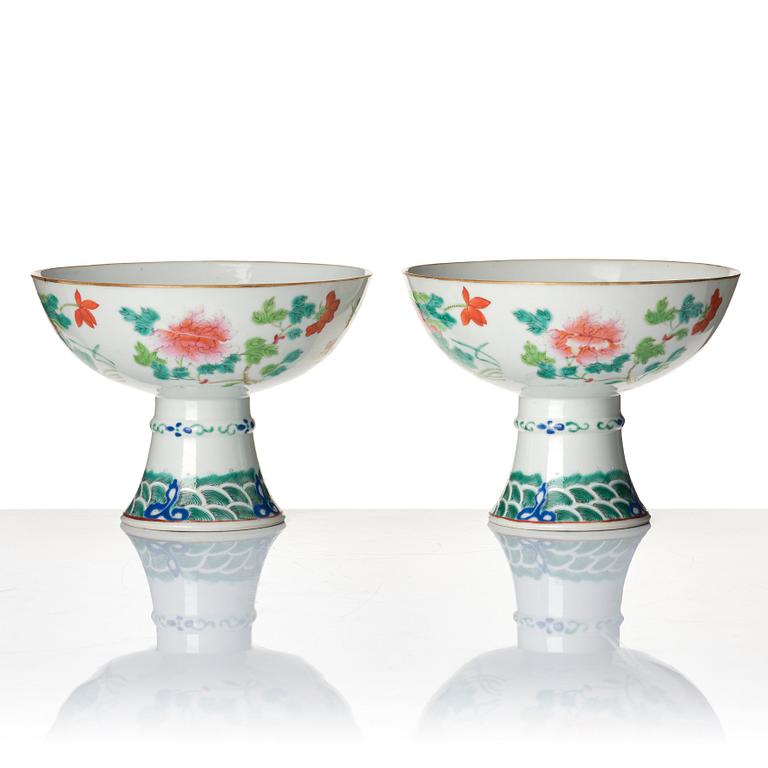 A pair of famille rose tazzas, Qing dynasty, circa 1900.