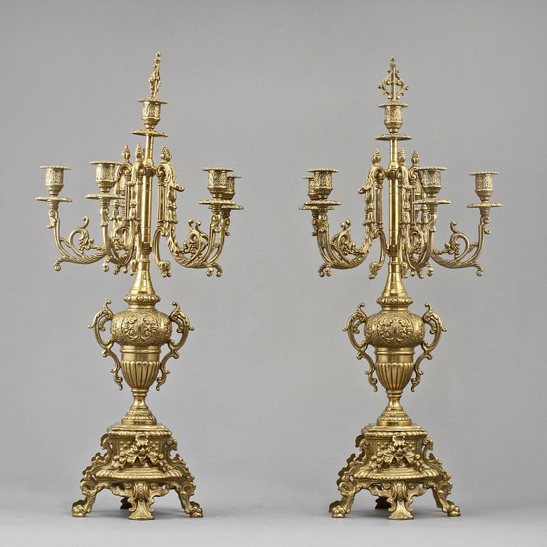 GARNITYR, 3 delar, gulmetall, Louis XVI-stil, 1900/2000-tal.