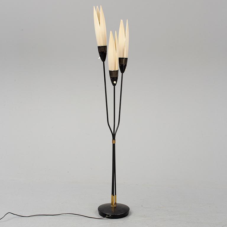 A 1950's standard light.