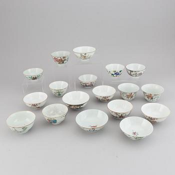 A set of 18 Chinese bowls, late Qingdynasty/early 20th Century.