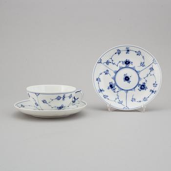 ROYAL COPENHAGEN, kaffeservis, 40 delar, porslin. "Musselmalet", Danmark.