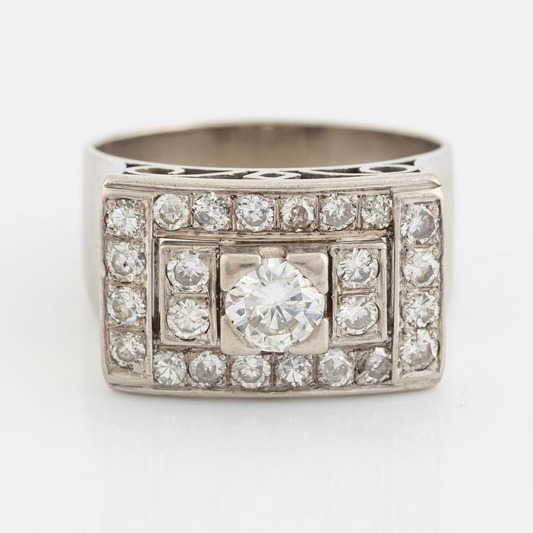 18K white gold and brilliant cut diamond ring, total 1.52 ct according to engraving.