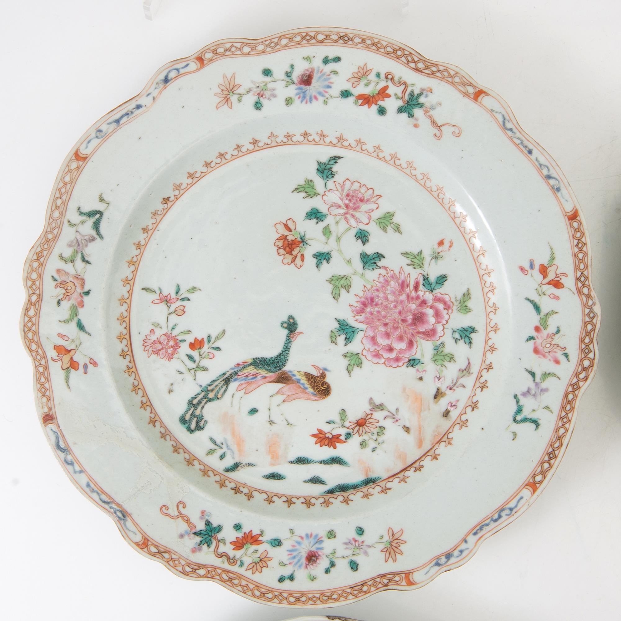 Plates 8 pcs and a serving dish similar China 18th century porcelain.