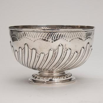 SKÅL, silver, Charles Stuart Harris, London 1899. Vikt 556 g.