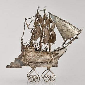 Two Chinese silver models of djunks, Shanghai, around 1900.