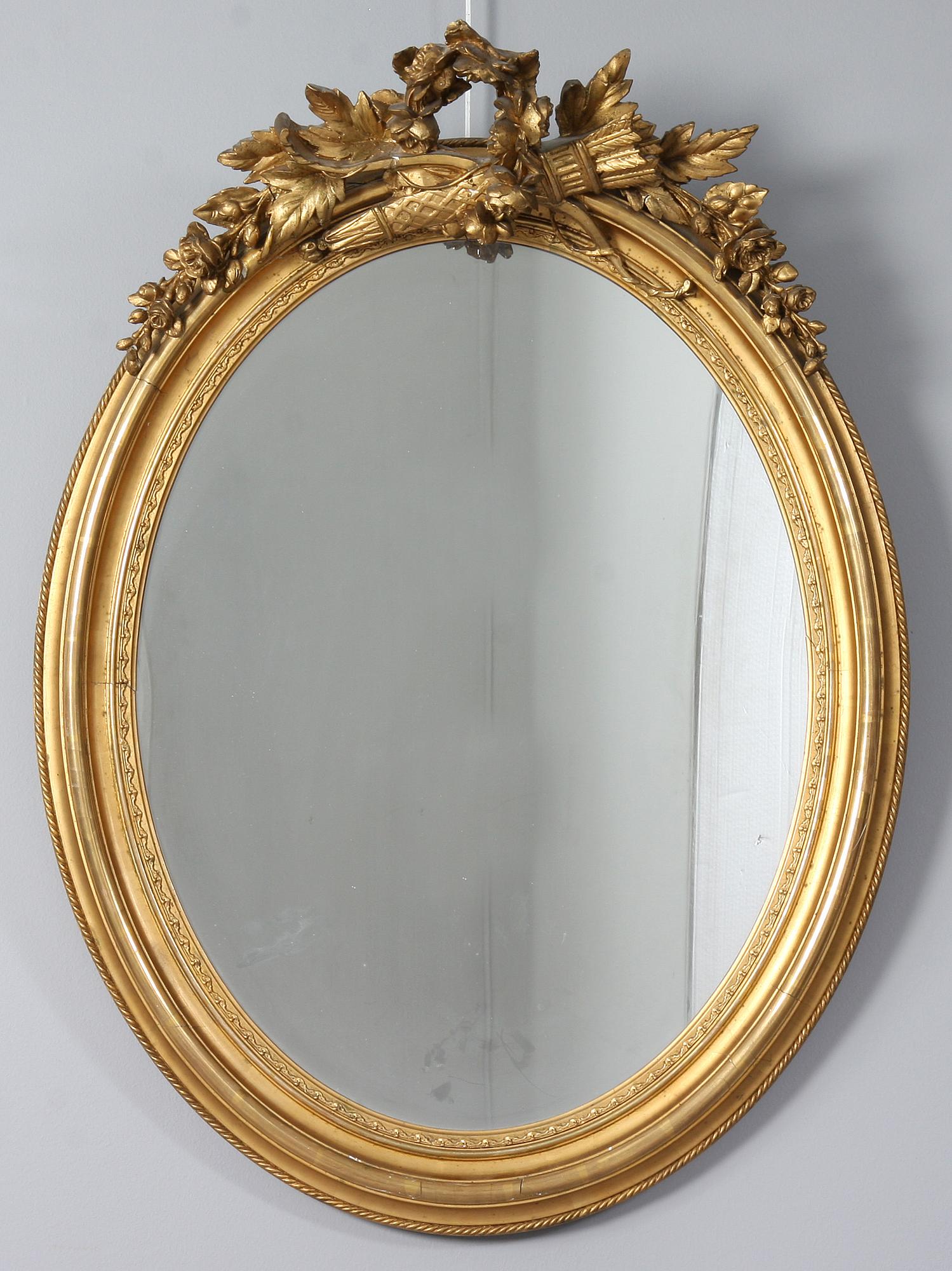 SPEGLAR, ett par, gustaviansk stil, omkring sekelskiftet 1800/1900.