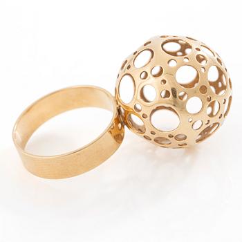 Ring, possibly by Liisa Vitali, “Nyckelpiga”, 18K gold.
