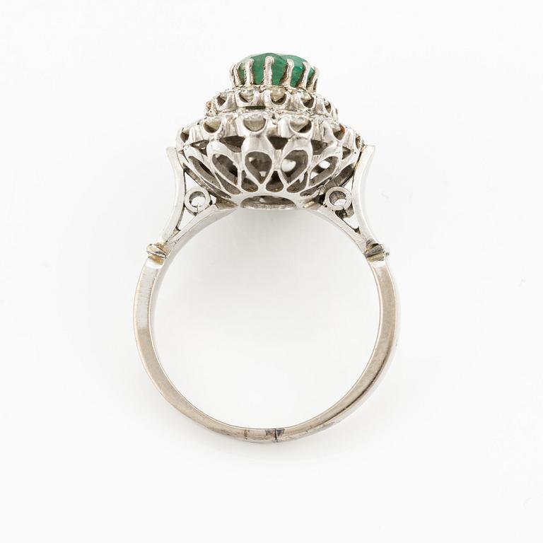 Ring, with emerald and brilliant-cut diamonds.