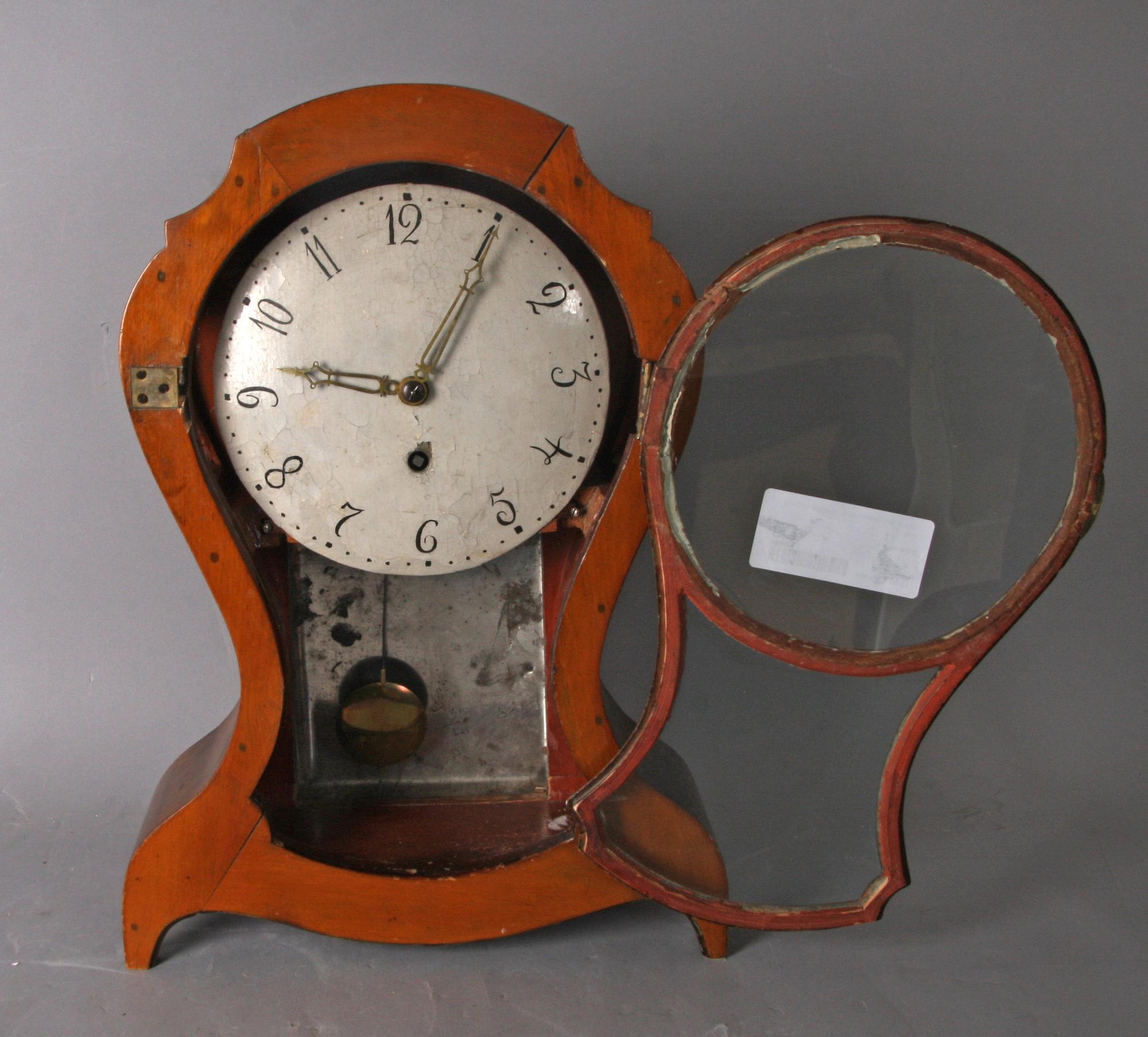 BORDSPENDYL, urverket omkring 1800.