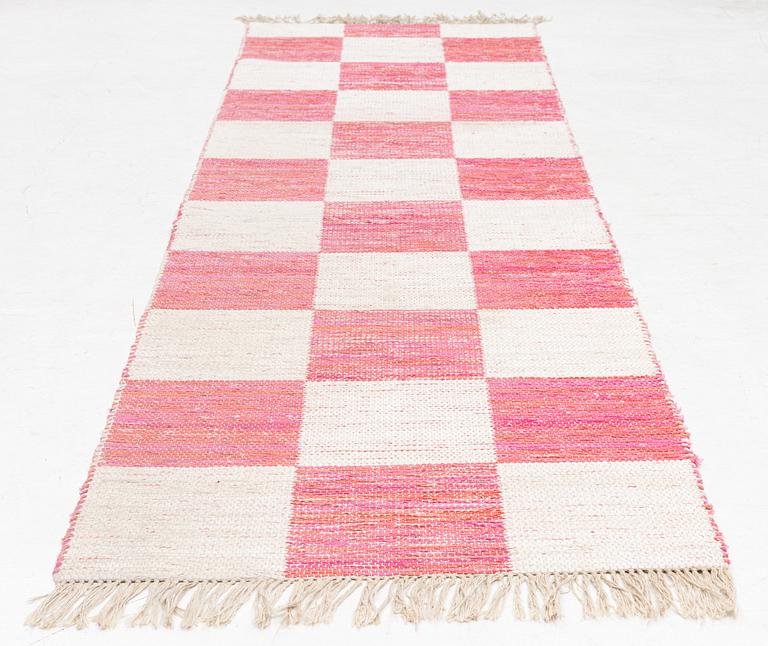 Margit Thorén, gallerimatta, dubbelvävd trasmatta, "Schackrutan," Firma Svenskt Tenn, ca 315 x 90 cm.