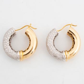 ÖRHÄNGEN, guld och briljantslipade diamanter.
