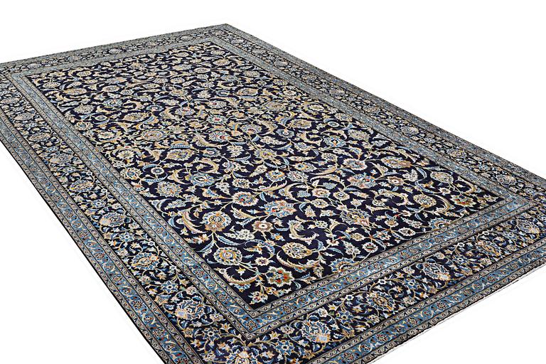 A Keshan carpet, c. 495 x 305 cm.