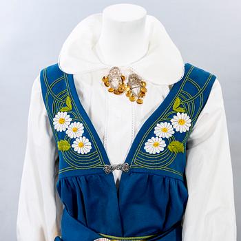 Folkdräkt "Sverigedräkten", 9 dlr 1900-talets andra hälft storl ca 38-40 Ekelund & Espe Ab.