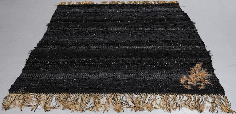 Skogberg & Smart, Rumsdelare /väggtextil, "Riff Raff Rug Divider", ca 253 x 181-182 cm.