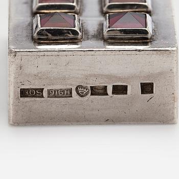 Björn Styrman, hänge, silver och granater. Helsingfors 1964.