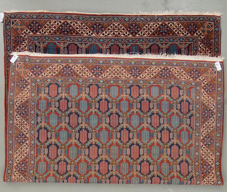 MATTA, semiantik Ghom. Ca 317x232 cm.